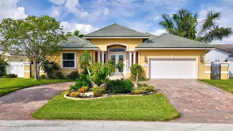 451 SE 16th Ave, Pompano Beach, FL 33060