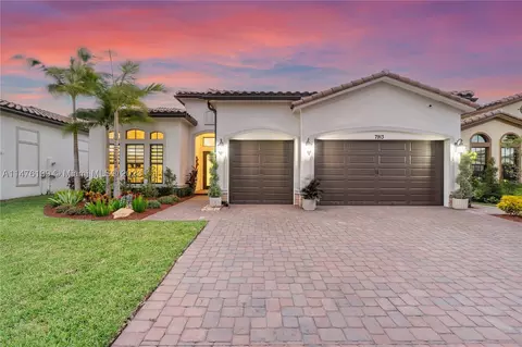 7913 Deer Lake Ct, Parkland, FL 33067