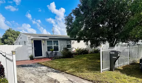 1521 N 70th Way, Hollywood, FL 33024