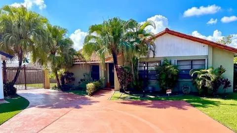 726 SW 101st Ct Cir, Miami, FL 33174