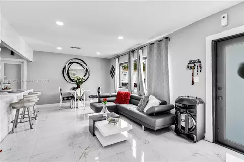 674 W 44th Pl, Hialeah, FL 33012 photo 8