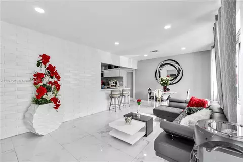 674 W 44th Pl, Hialeah, FL 33012 photo 7