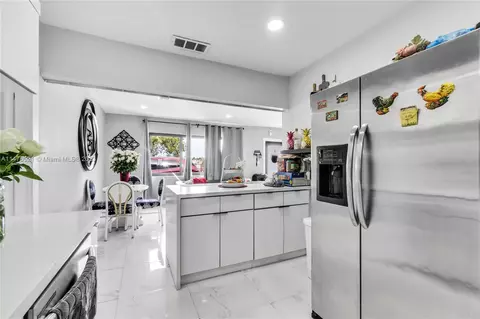 674 W 44th Pl, Hialeah, FL 33012 photo 3