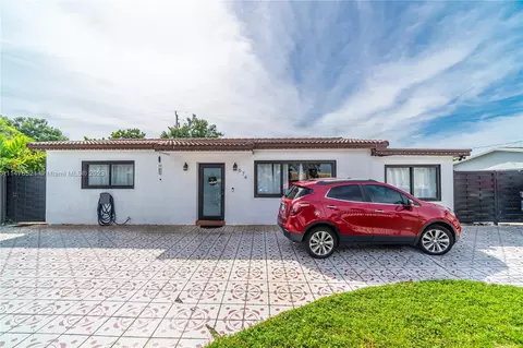 674 W 44th Pl, Hialeah, FL 33012 photo 2