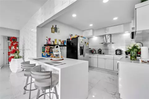 674 W 44th Pl, Hialeah, FL 33012 photo 6