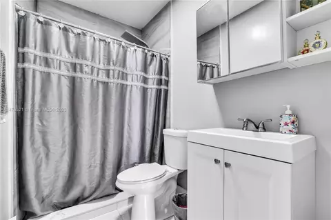 674 W 44th Pl, Hialeah, FL 33012 photo 12