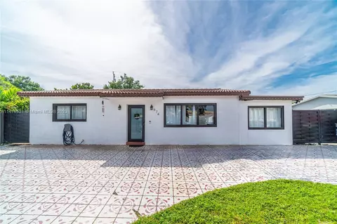 674 W 44th Pl, Hialeah, FL 33012