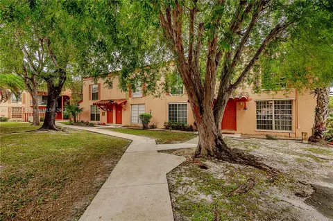 7125 Miami Lakes Dr #Q28, Miami Lakes, FL 33014