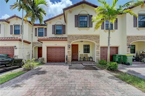 3369 SE 1st St, Homestead, FL 33033