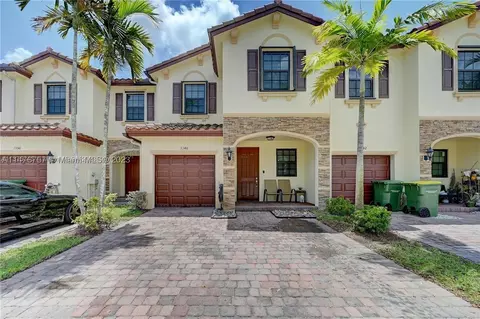 3369 SE 1st St, Homestead, FL 33033