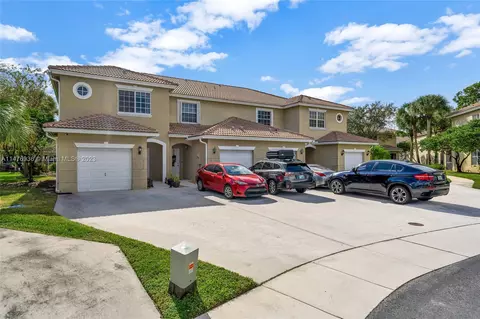 12124 SW 4th St, Pembroke Pines, FL 33025