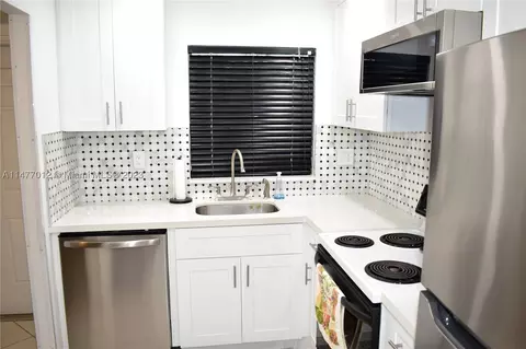 9420 Sunrise Lakes Blvd #112, Sunrise, FL 33322