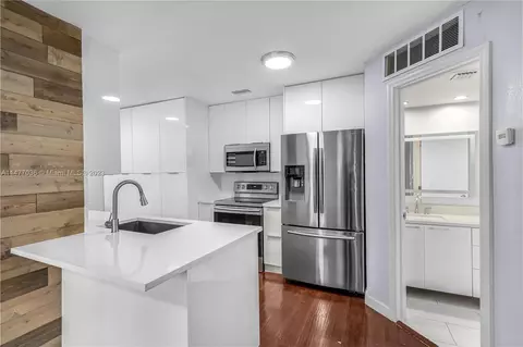 17520 NW 67th Pl #B-3, Hialeah, FL 33015