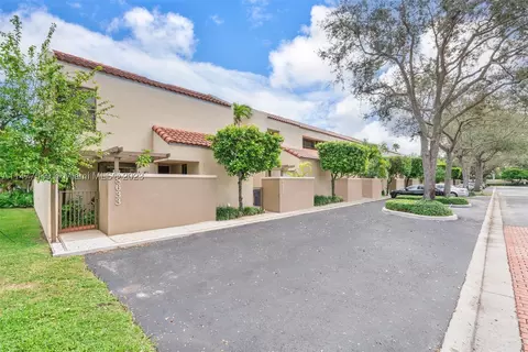 8633 SW 79th Pl, Miami, FL 33143