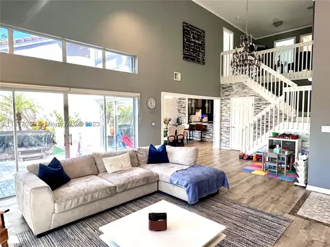 1110 Queen Palm Ct, Hollywood, FL 33019