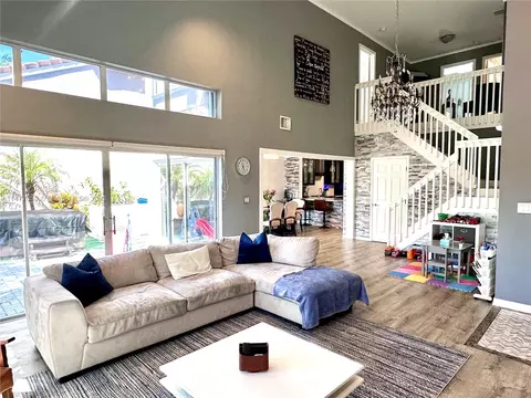 1110 Queen Palm Ct, Hollywood, FL 33019