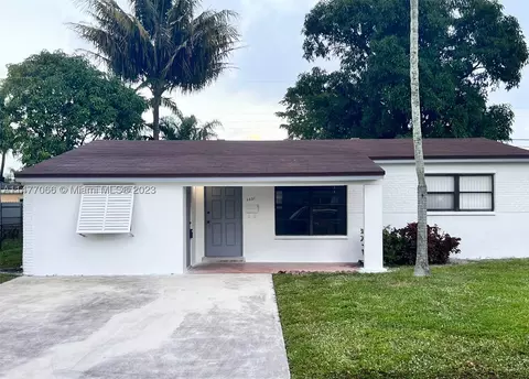 6851 Hope St, Hollywood, FL 33024