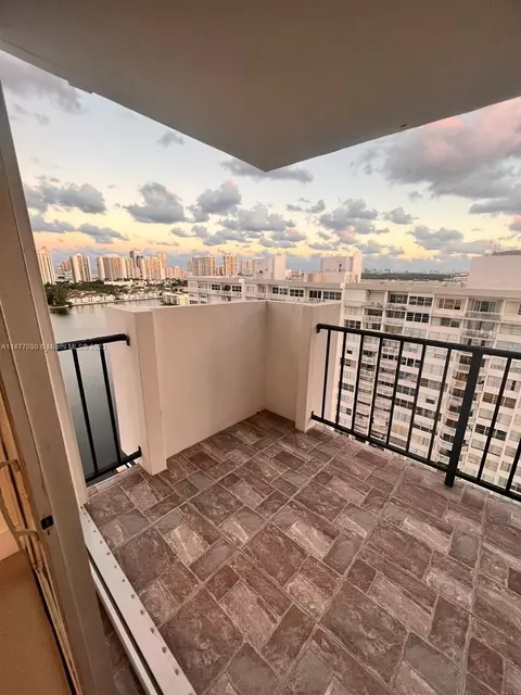 2750 NE 183rd St #2211, Aventura, FL 33160