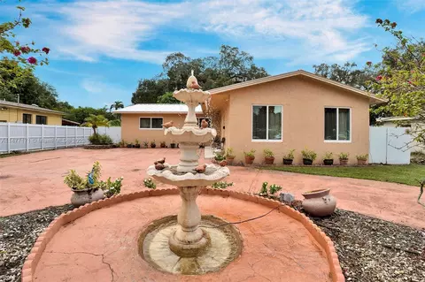 1616 NE 143rd St, North Miami, FL 33181