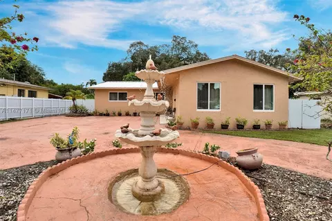 1616 NE 143rd St, North Miami, FL 33181