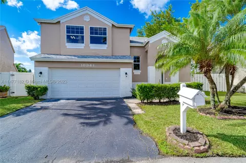 10941 SW 10th Pl, Davie, FL 33324