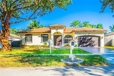 9107 NW 176th Ln, Hialeah, FL 33018