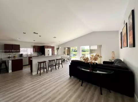 19160 SW 4th St, Pembroke Pines, FL 33029