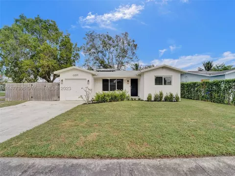 6891 Scott St, Hollywood, FL 33024