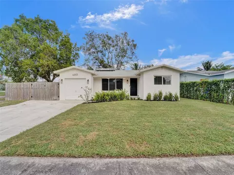 6891 Scott St, Hollywood, FL 33024
