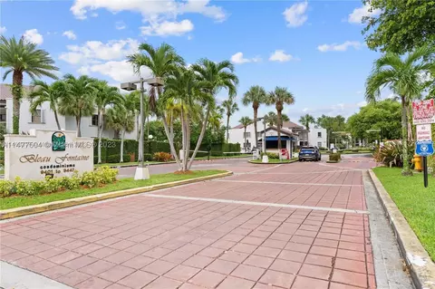 9417 Fontainebleau Blvd #106, Miami, FL 33172