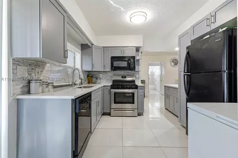 2291 NW 81st Ave, Sunrise, FL 33322