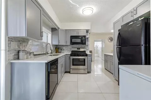 2291 NW 81st Ave, Sunrise, FL 33322