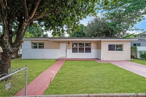 320 NE 162nd St, Miami, FL 33162