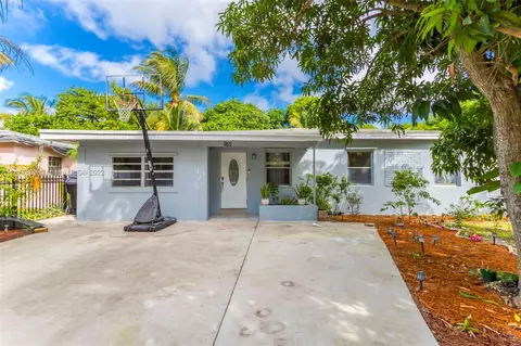 951 NE 157th Ter, North Miami Beach, FL 33162