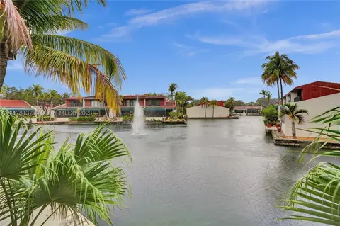15316 E Loch Isle Dr E #-, Miami Lakes, FL 33014