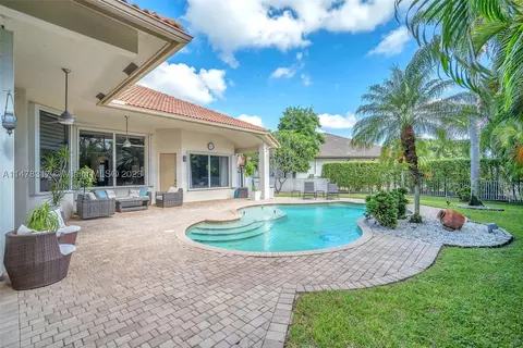 15614 SW 15th St, Pembroke Pines, FL 33027