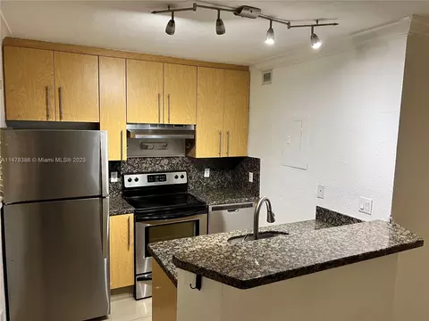 811 NE 14th Pl #4, Fort Lauderdale, FL 33304