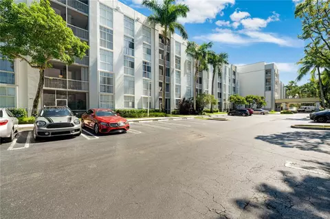9725 NW 52nd St #308, Doral, FL 33178