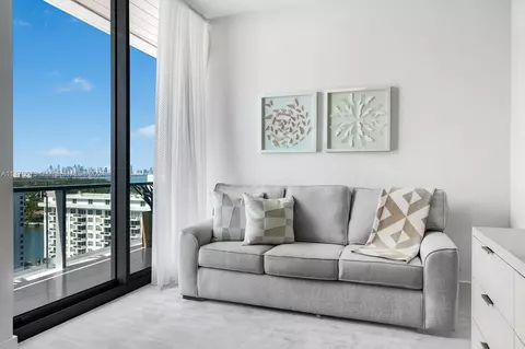 5775 Collins Ave #PH-2, Miami Beach, FL 33140