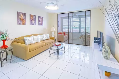 2851 Somerset Dr #408, Lauderdale Lakes, FL 33311