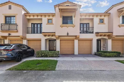4774 N Grand Cypress Cir N, Coconut Creek, FL 33073
