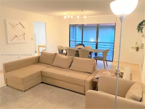 671 NE 195th St #318E, Miami, FL 33179