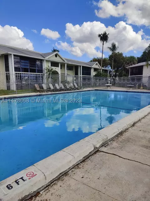 917 NE 199th St #201, Miami, FL 33179