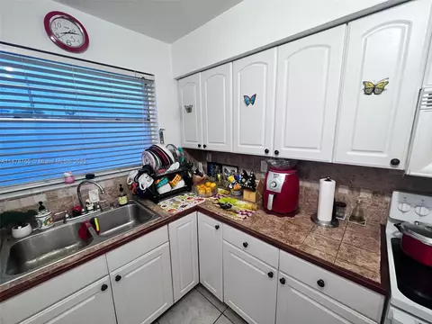 1644 NW 1st St #6, Miami, FL 33125