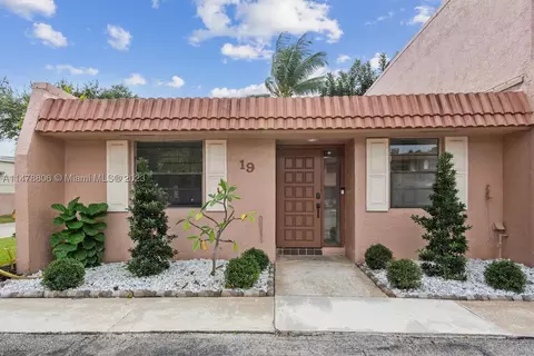 19 Cortez Way #1-44, Davie, FL 33324