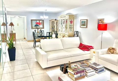 800 Parkview Dr #119, Hallandale Beach, FL 33009