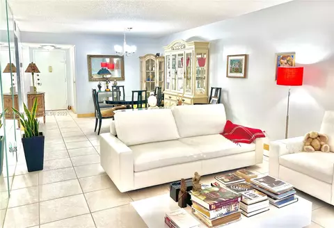 800 Parkview Dr #119, Hallandale Beach, FL 33009