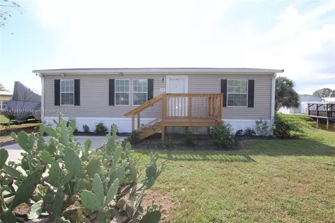 1288 W Lake Dr, Okeechobee, FL 34974