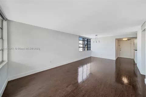2016 Bay Dr #304, Miami Beach, FL 33141