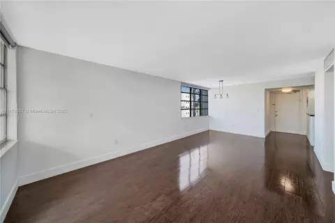 2016 Bay Dr #304, Miami Beach, FL 33141